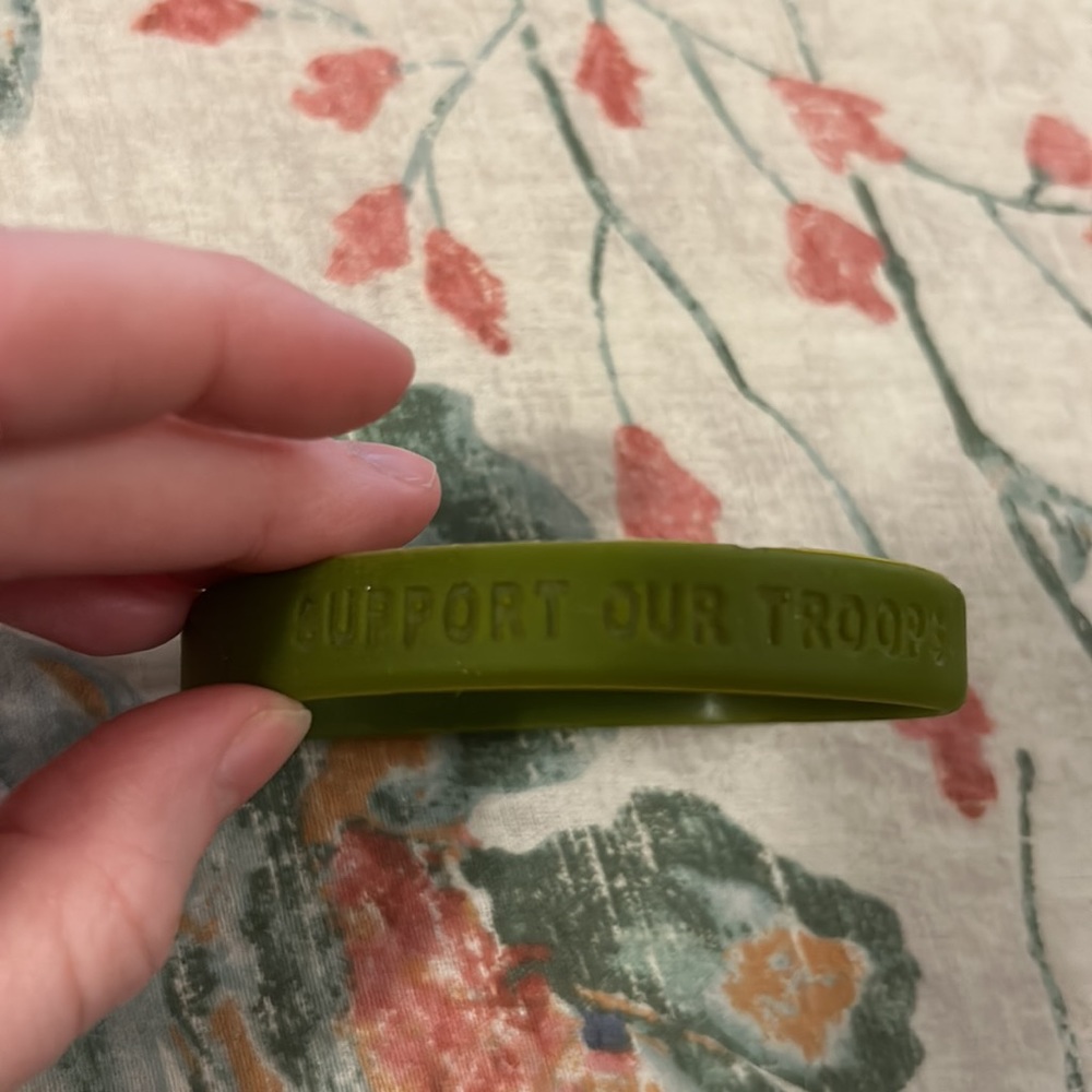 2 Bracelets - Picture 3 of 3